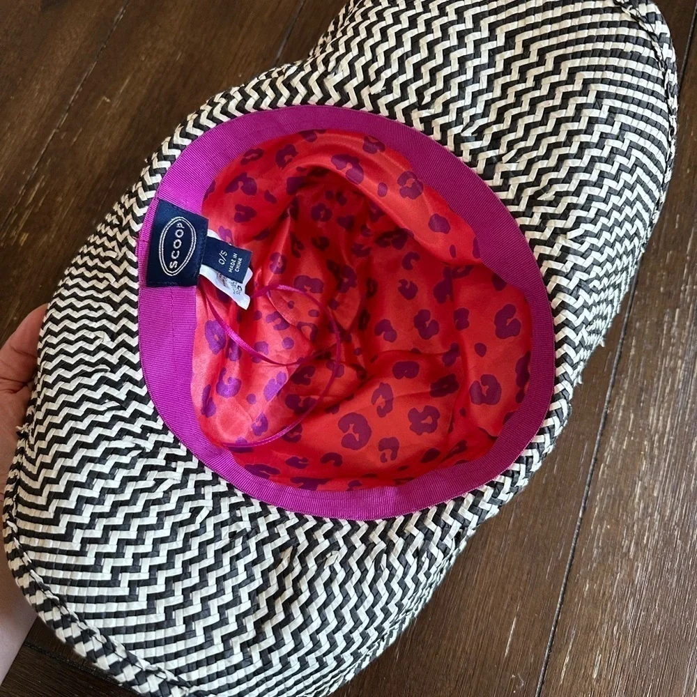 Scoop round hat